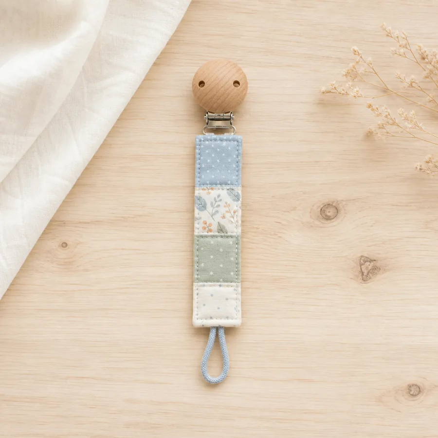 Attache tétine patchwork bleu, vert et crème